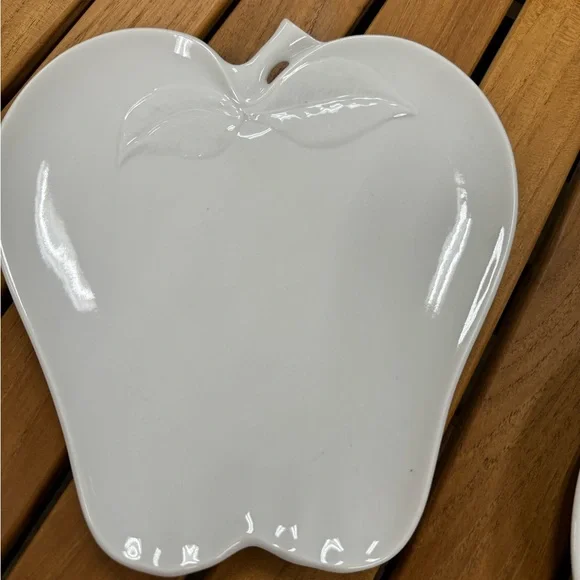 Mikasa summer fruit plates . Peaches and Apple. Two for $15 - Picture 8 of 8